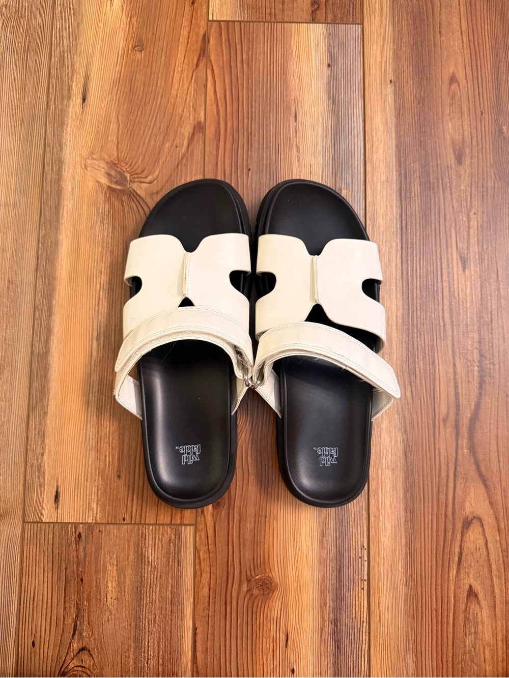 wild fable black & white Sandals with Black Footbed